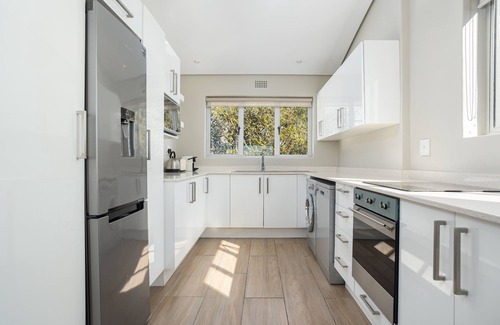 Green Point Apartment | Vertigo Views in Vibey Central Green Point
