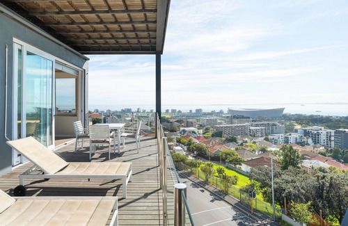 Green Point Apartment | Vertigo Views in Vibey Central Green Point
