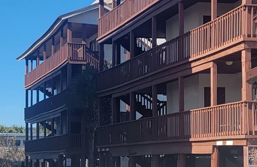 Holiday Beach Villa | VERY BEACHY STUDIO CONDO!!!!!