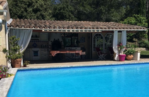 Orgon House | Very beautiful Gîte with sharing pool close to Eygalières - 2 people