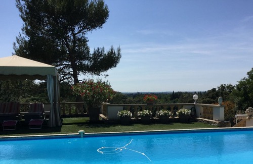 Orgon House | Very beautiful Gîte with sharing pool close to Eygalières - 2 people