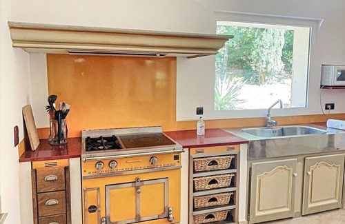 Salernes House | Very beautiful house with character in a quiet pool in lush greenery