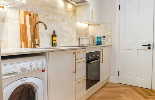 Cambridge Apartment | Very best location - Large Luxury Studio by river