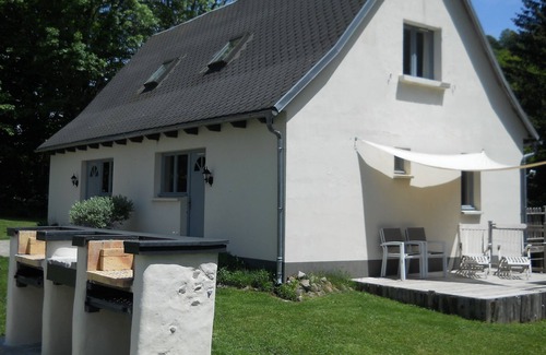 Egliseneuve-d'Entraigues Cottage | Very comfortable, quiet, cozy cottage, wifi, Sancy near Super Besse