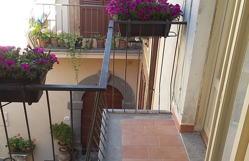 Orvieto Apartment | Very central apartment, a few steps from the Duomo and the Theatre, with balcony