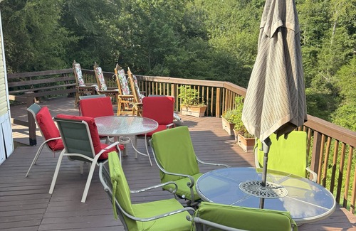 Clanton House | Very charming 4-bedroom 2 bath house on beautiful Lay Lake.