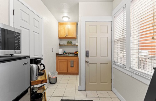 Sunnyside House | VERY CLEAN, Hotel-feels, en-suite. Close to Glen Park BART.