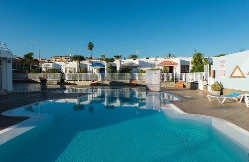 Sonnenland House | Very comfortable exclusive refurbished bungalow with parking, free wifi and swimming pool