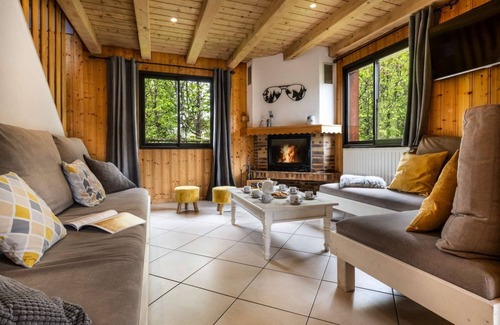 Le Bettaix Ski Chalet | Very comfortable Chalet 3 Vallées -200m from the slopes
