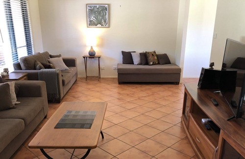 Hat Head House | Very comfortable, pet friendly (small dog), family home with Kogorah...