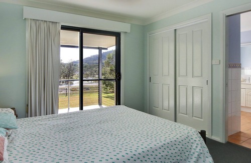 Hat Head House | Very comfortable, pet friendly (small dog), family home with Kogorah...