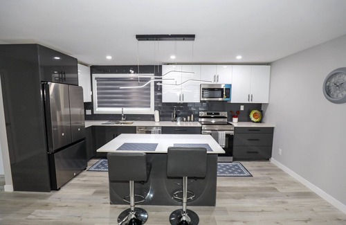 Winnipeg House | Very Convenient 5 BR in quite neighborhood