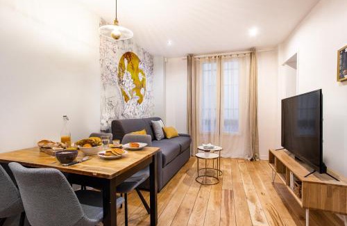 Saint-Thomas-d'Aquin Apartment | very cozy 2p Louvre-Orsay- saint-germain-des-pres