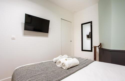 Saint-Thomas-d'Aquin Apartment | very cozy 2p Louvre-Orsay- saint-germain-des-pres