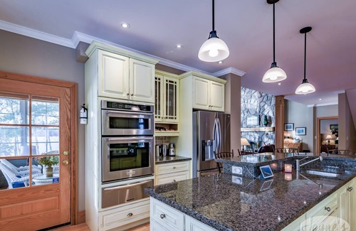 Lake of Bays Cottage | Very Cozy 4bdrm 4bath cottage in LOB. Glorious sunsets! Outdoor Oasis!