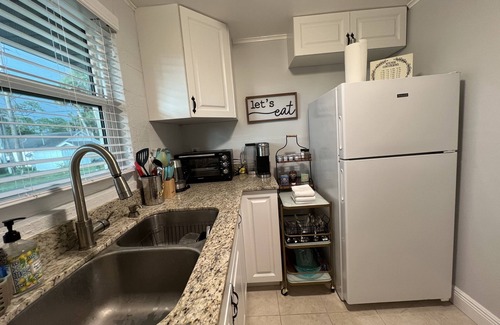 Bonita Springs Cottage | Very Cute Cottage , in Bonita- Queen Bed + 2 Rollaway Beds. Near the Beach!