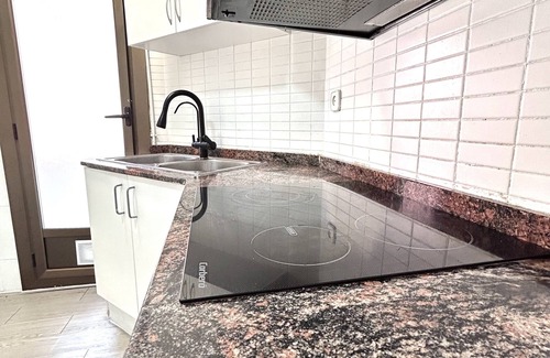 Esplugues de Llobregat Apartment | Very bright double room in a quiet area