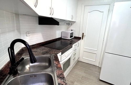 Esplugues de Llobregat Apartment | Very bright double room in a quiet area