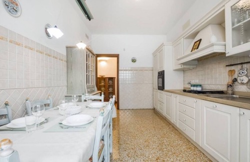 Genoa Apartment | Very large 170m2 1.5 bathrooms with Hammam Up to 10 guests Private parking