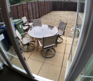 Frampton House | Very LARGE House, 6 beds, 4 bedrooms, 3 Bathrooms, 5 Smart TV's & VAN PARKING