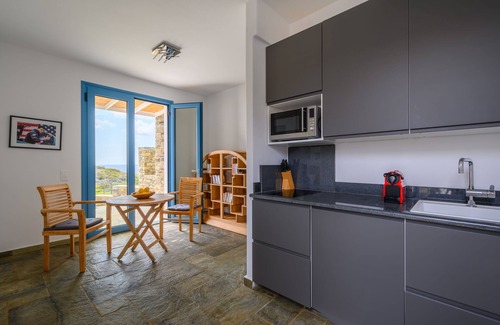 Gavrio House | Very large house with pool on the beach in 4 houses - Ideal for families