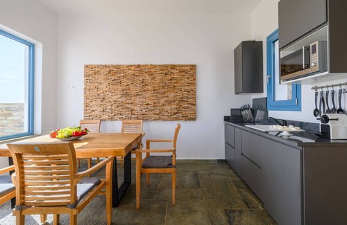 Gavrio House | Very large house with pool on the beach in 4 houses - Ideal for families