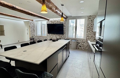 Antibes Old Town Apartment | Very large, refined apartment in the heart of old Antibes
