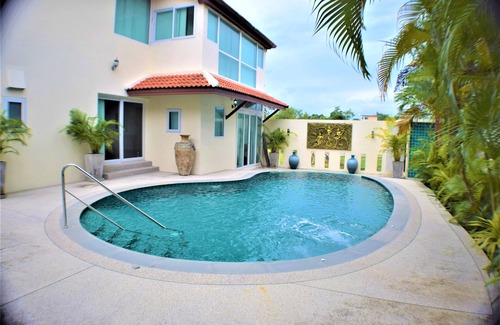 Rawai Villa | Very large Villa suitable for a large group up to 10 people or even 2 families
