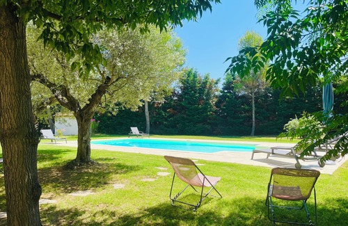 Mazan Villa | Very large villa with swimming pool and air-conditioned rooms + large garden with trees