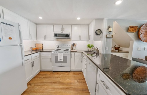 Sunnyside Condo | Very Merry! Gulf front corner unit, west end 2/2 New Remodel, Fantastic!