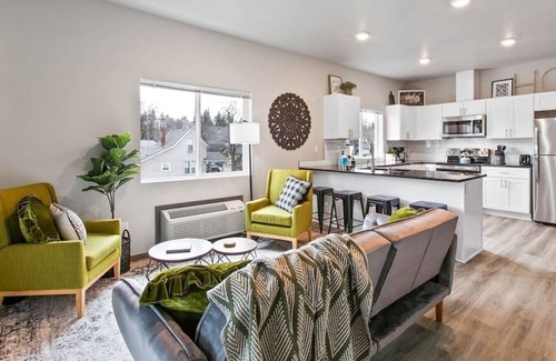 South Perry District Apartment | Very New 2 Bd 2 Bth Near Perry Dist and Downtown!