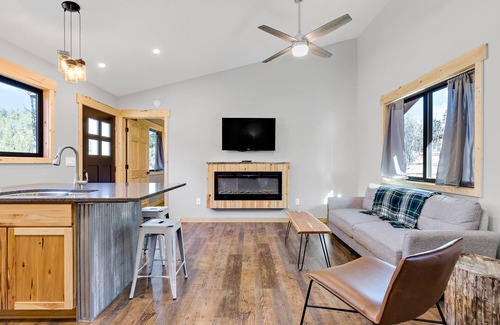 Hill City Cabin | Very nice, newer cabin with 2 bedrooms.
