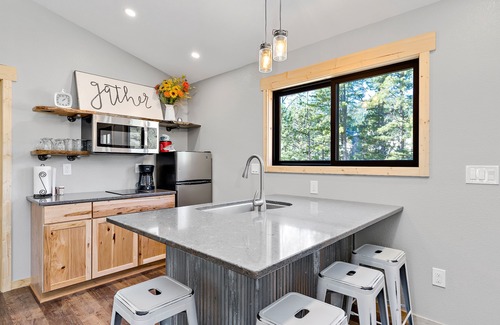 Hill City Cabin | Very nice, newer cabin with 2 bedrooms.