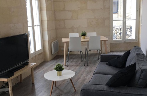 Saint Seurin - Fondaudege Apartment | Very nice renovated apartment in stone building