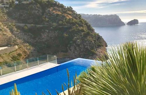 Javea Villa | VERY NICE VILLA-GRANADELLA BEACH-1ST LINE-WIFI