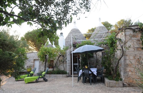 Ostuni House | Very personal Trullo in a quiet, fenced olive grove, German owner