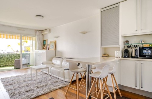 Saint-Laurent-du-Var Apartment | Very pretty apartment facing the sea, ideal for a couple with a child.