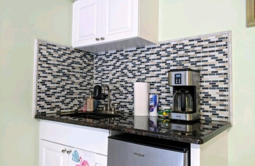 Clearwater Cottage | Very private, backyard cottage near Downtown Dunedin. 15 mins from beaches