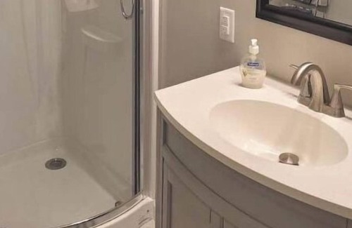 Apex House | Very Private Carriage House Studio!