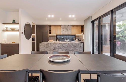 New Farm House | Very Private Luxury House on James Street