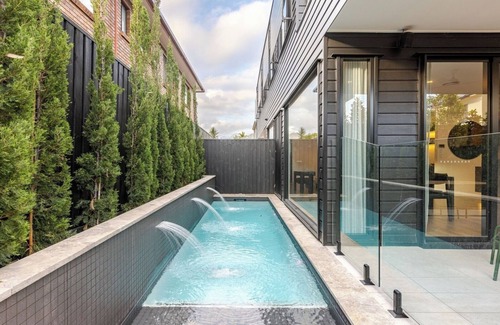 New Farm House | Very Private Luxury House on James Street