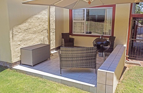 Greater Johannesburg Metropolitan Area House | Very private one bedroom chalet