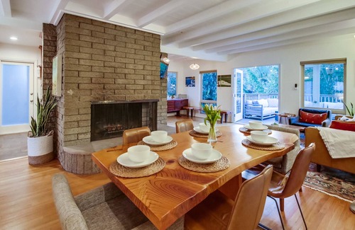 La Playa House | Very Private Wooded Area Gem: Sleeps 6 Near Bay and Beach! GYM AND OFFICE!