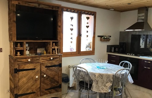 Le Villard Apartment | Very quiet and relaxing place. very nice view of the belleville valley