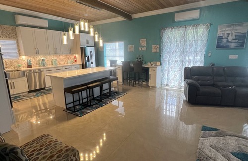 Tar Bay House | Very quiet spacious house located near Hoopers Bay and Turtle Beach