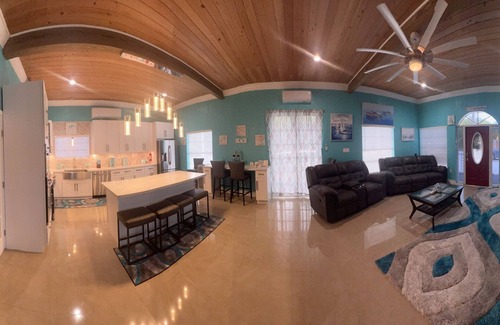 Tar Bay House | Very quiet spacious house located near Hoopers Bay and Turtle Beach