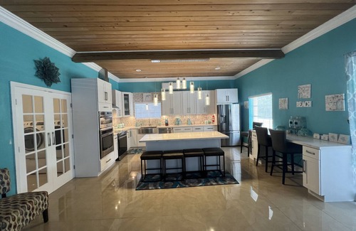 Tar Bay House | Very quiet spacious house located near Hoopers Bay and Turtle Beach