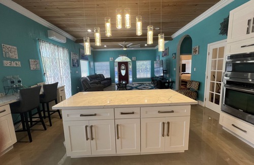 Tar Bay House | Very quiet spacious house located near Hoopers Bay and Turtle Beach