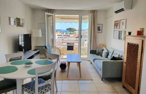 Sainte-Maxime City Centre Apartment | Very Rare, renovated t3 apartment with large balcony # SEA VIEW # downtown