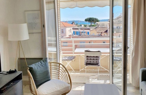Sainte-Maxime City Centre Apartment | Very Rare, renovated t3 apartment with large balcony # SEA VIEW # downtown